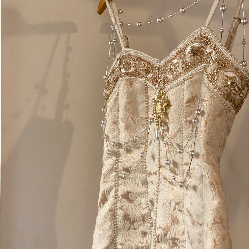 Elegant Cream Midi Wedding Dress - Picture 5 of 8